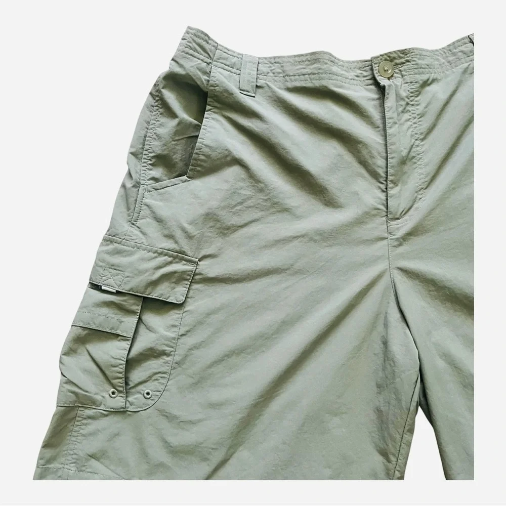 Columbia fishing gear nylon green olive cargo shorts L pocket zipper button logo